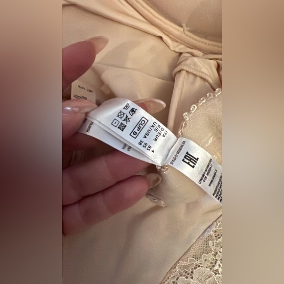 Elegant Cream Lace Bodysuit Size 38B - Picture 5 of 5